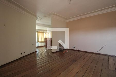 Casa à venda com 379m², 4 quartos e 10 vagasSala de TV