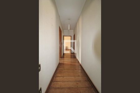 Casa à venda com 379m², 4 quartos e 10 vagasCorredor