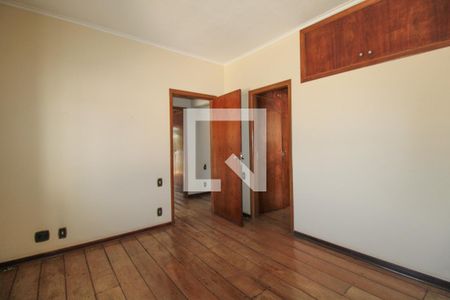 Casa à venda com 379m², 4 quartos e 10 vagasQuarto 3 (suíte)