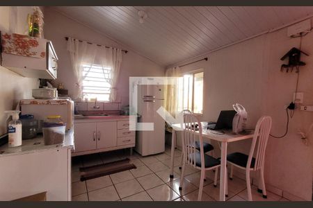 Casa à venda com 145m², 4 quartos e 1 vaga Casa à venda com 145m², 4 quartos e 1 vagaCozinha