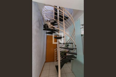 Apartamento à venda com 120m², 2 quartos e 1 vagaEscada