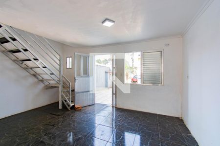 Casa para alugar com 70m², 2 quartos e 2 vagasCozinha 