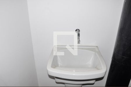 Casa à venda com 182m², 3 quartos e 3 vagasDetalhe - Banheiro da Área de Serviço