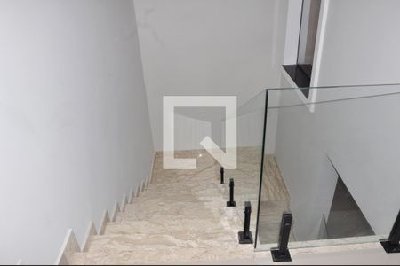 Casa à venda com 182m², 3 quartos e 3 vagasDetalhe - Escada Quartos