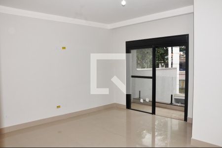 Casa à venda com 182m², 3 quartos e 3 vagasDetalhe - Quarto 01 com Suíte e Varanda