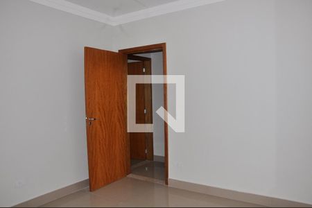 Casa à venda com 182m², 3 quartos e 3 vagasDetalhe - Quarto 02 com Suíte 