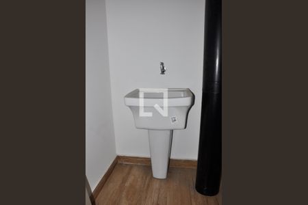 Casa à venda com 182m², 3 quartos e 3 vagasDetalhe - Banheiro da Área de Serviço