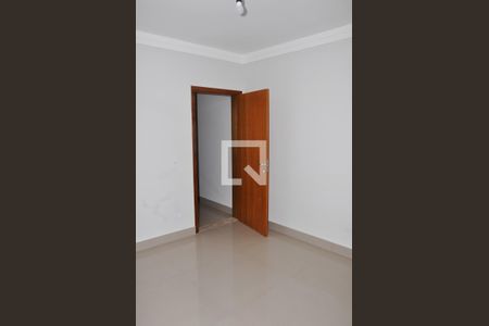 Casa à venda com 182m², 3 quartos e 3 vagasDetalhe - Quarto 03 com Suíte 