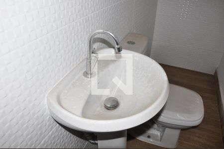 Casa à venda com 182m², 3 quartos e 3 vagasDetalhe - Banheiro da Área de Serviço