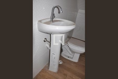 Casa à venda com 182m², 3 quartos e 3 vagasDetalhe - Banheiro da Área de Serviço