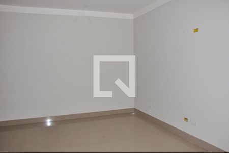 Casa à venda com 182m², 3 quartos e 3 vagasDetalhe - Quarto 01 com Suíte e Varanda