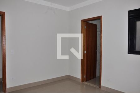 Casa à venda com 182m², 3 quartos e 3 vagasDetalhe - Quarto 02 com Suíte 