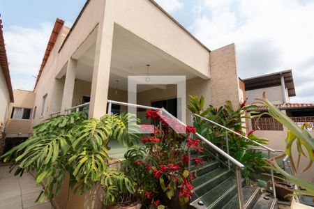 Casa à venda com 360m², 3 quartos e 5 vagasFachada interna