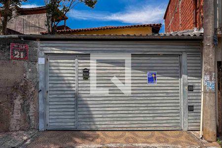 Casa à venda com 200m², 3 quartos e 2 vagas Casa à venda com 200m², 3 quartos e 2 vagasFachada