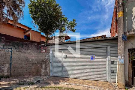 Casa à venda com 200m², 3 quartos e 2 vagas Casa à venda com 200m², 3 quartos e 2 vagasFachada