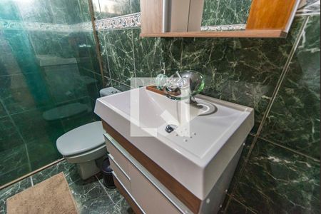 Casa à venda com 200m², 3 quartos e 2 vagas Casa à venda com 200m², 3 quartos e 2 vagasBanheiro Social