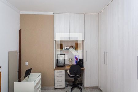 Apartamento à venda com 250m², 4 quartos e 4 vagasMesa de Escritório do Quarto 2