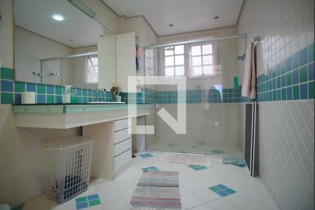 Casa à venda com 348m², 3 quartos e 5 vagasBanheiro da Suíte 2