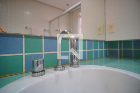 Casa à venda com 348m², 3 quartos e 5 vagasBanheiro da Suíte 2 - Torneira