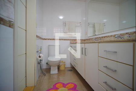 Casa à venda com 348m², 3 quartos e 5 vagasBanheiro da Suíte 1