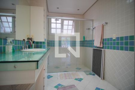 Casa à venda com 348m², 3 quartos e 5 vagasBanheiro da Suíte 2