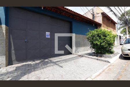 Casa de condomínio para alugar com 80m², 2 quartos e sem vaga Casa de condomínio para alugar com 80m², 2 quartos e sem vagaFachada e plaquinha