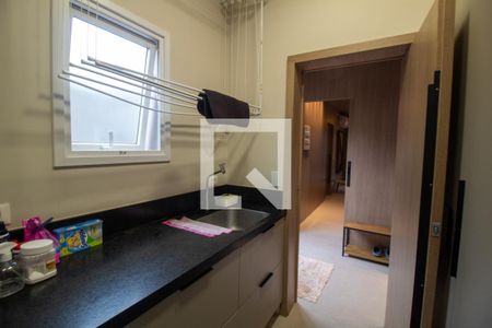 Casa à venda com 247m², 4 quartos e 2 vagas Casa à venda com 247m², 4 quartos e 2 vagasÁrea de Serviço