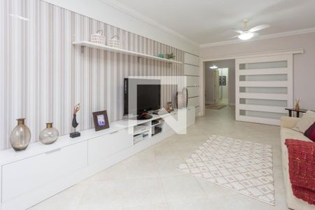 Casa à venda com 976m², 5 quartos e 8 vagas Casa à venda com 976m², 5 quartos e 8 vagas2° andar - sala da tv