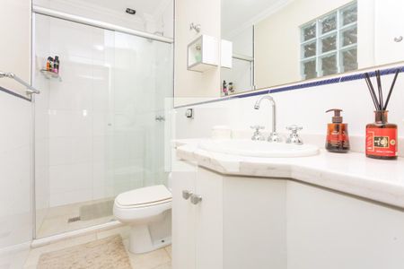 Casa à venda com 976m², 5 quartos e 8 vagas Casa à venda com 976m², 5 quartos e 8 vagasBanheiro da Suite 1