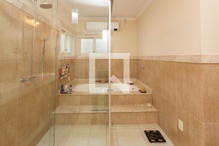 Casa à venda com 976m², 5 quartos e 8 vagas Casa à venda com 976m², 5 quartos e 8 vagasBanheiro da suite 4