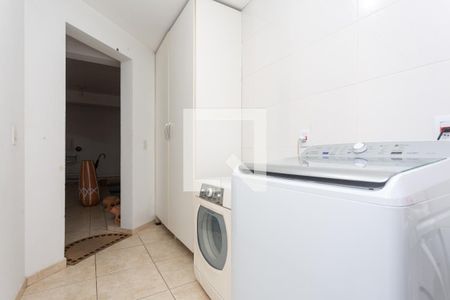 Casa à venda com 976m², 5 quartos e 8 vagas Casa à venda com 976m², 5 quartos e 8 vagasLavanderia
