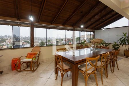 Casa à venda com 976m², 5 quartos e 8 vagas Casa à venda com 976m², 5 quartos e 8 vagasSacada