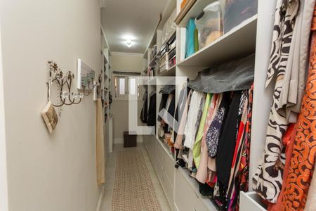 Casa à venda com 976m², 5 quartos e 8 vagas Casa à venda com 976m², 5 quartos e 8 vagasCloset suite 4