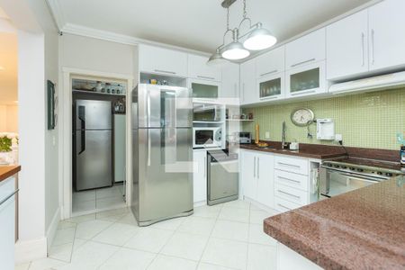 Casa à venda com 976m², 5 quartos e 8 vagas Casa à venda com 976m², 5 quartos e 8 vagasCozinha