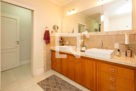 Casa à venda com 976m², 5 quartos e 8 vagas Casa à venda com 976m², 5 quartos e 8 vagasBanheiro da suite 4