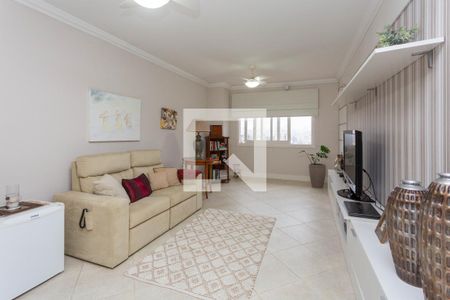 Casa à venda com 976m², 5 quartos e 8 vagas Casa à venda com 976m², 5 quartos e 8 vagas2° andar - sala da tv