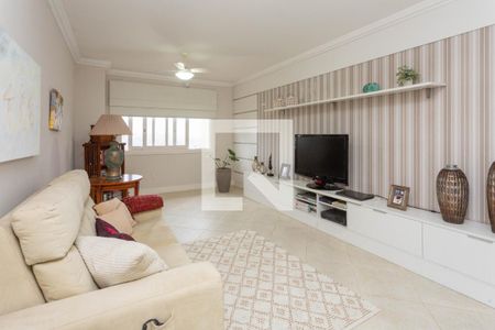 Casa à venda com 976m², 5 quartos e 8 vagas Casa à venda com 976m², 5 quartos e 8 vagas2° andar - sala da tv