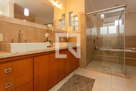 Casa à venda com 976m², 5 quartos e 8 vagas Casa à venda com 976m², 5 quartos e 8 vagasBanheiro da suite 4