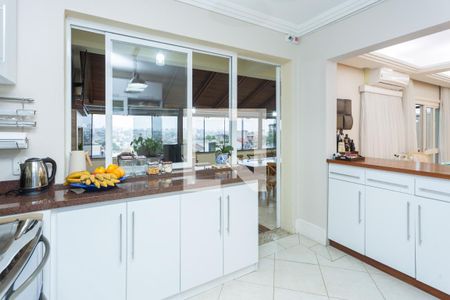 Casa à venda com 976m², 5 quartos e 8 vagas Casa à venda com 976m², 5 quartos e 8 vagasCozinha