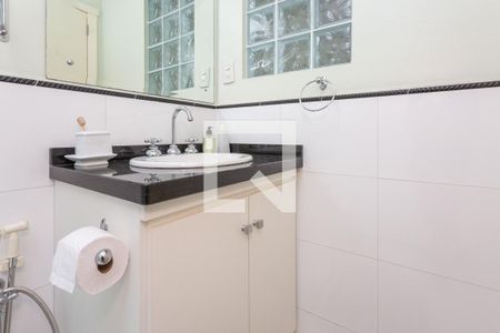 Casa à venda com 976m², 5 quartos e 8 vagas Casa à venda com 976m², 5 quartos e 8 vagasBanheiro Suite 2