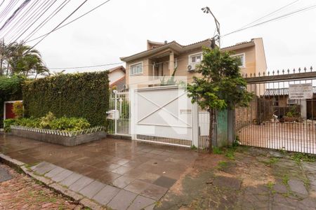 Casa à venda com 976m², 5 quartos e 8 vagas Casa à venda com 976m², 5 quartos e 8 vagasFachada da Casa