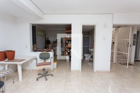 Casa à venda com 976m², 5 quartos e 8 vagas Casa à venda com 976m², 5 quartos e 8 vagasGaragem