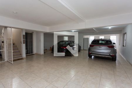 Casa à venda com 976m², 5 quartos e 8 vagas Casa à venda com 976m², 5 quartos e 8 vagasGaragem