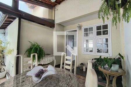 Casa à venda com 198m², 3 quartos e 1 vaga Casa à venda com 198m², 3 quartos e 1 vagaÁrea Externa