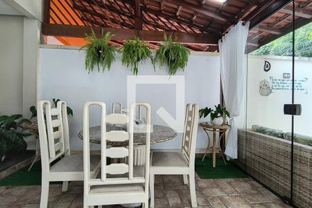 Casa à venda com 198m², 3 quartos e 1 vaga Casa à venda com 198m², 3 quartos e 1 vagaÁrea Externa