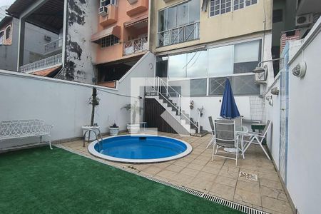 Casa à venda com 198m², 3 quartos e 1 vaga Casa à venda com 198m², 3 quartos e 1 vagaPiscina