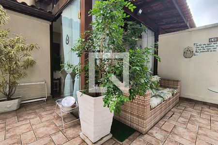 Casa à venda com 198m², 3 quartos e 1 vaga Casa à venda com 198m², 3 quartos e 1 vagaFachada