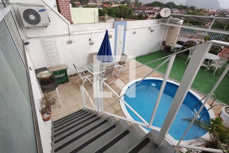 Casa à venda com 198m², 3 quartos e 1 vaga Casa à venda com 198m², 3 quartos e 1 vagaPiscina