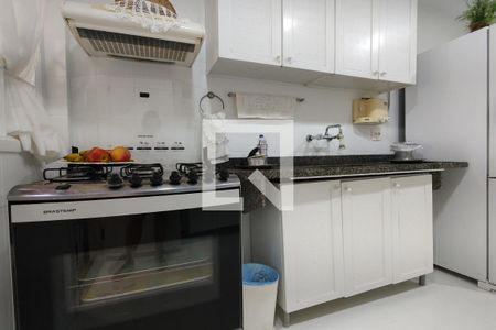 Casa à venda com 198m², 3 quartos e 1 vaga Casa à venda com 198m², 3 quartos e 1 vagaCozinha - Armários