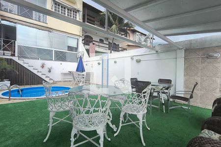 Casa à venda com 198m², 3 quartos e 1 vaga Casa à venda com 198m², 3 quartos e 1 vagaChurrasqueira